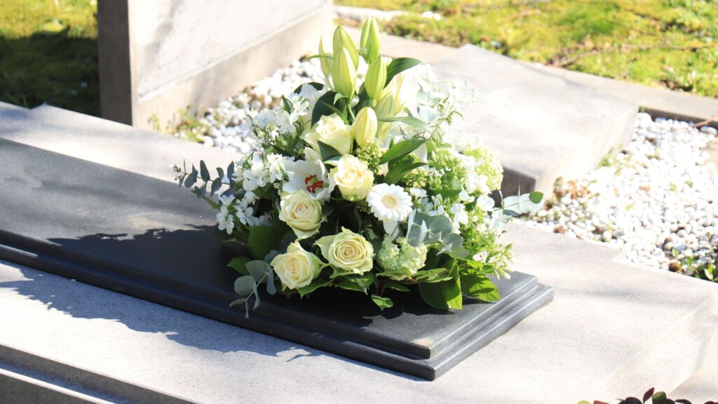 Descubra as principais diferenças entre assistência funeral e plano funerário e escolha a melhor opção para um adeus digno e respeitoso.
